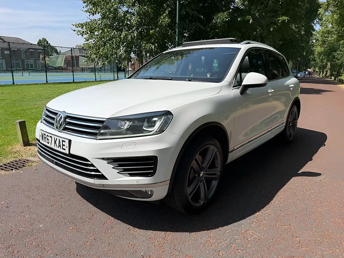 Used 2017 Volkswagen Touareg R-Line Plus White - Interior and Exterior details 8
