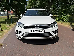 Used 2017 Volkswagen Touareg R-Line Plus White - Interior and Exterior details 9