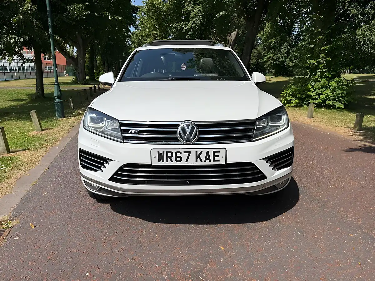 Used 2017 Volkswagen Touareg R-Line Plus White - Interior and Exterior details 9