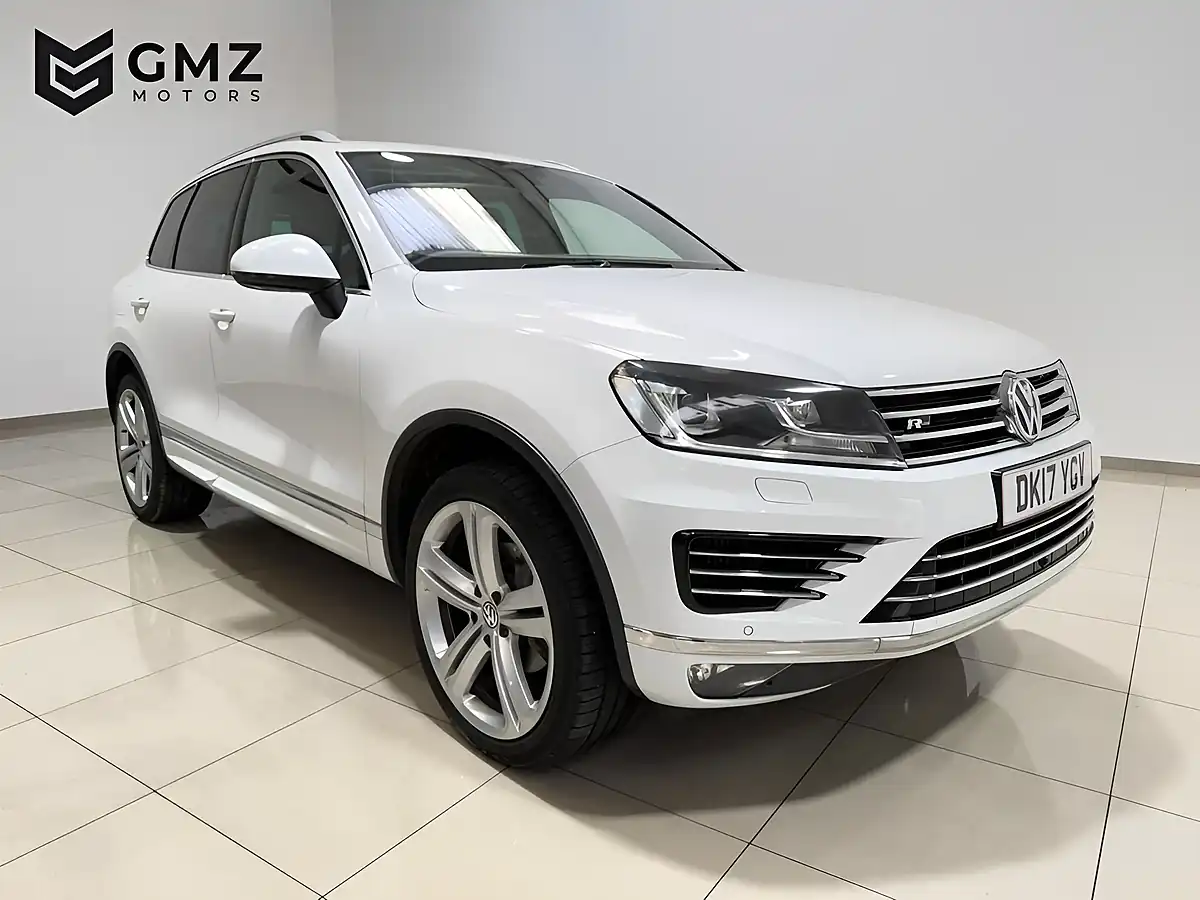 Used 2017 Volkswagen Touareg R-Line Plus White - Front View