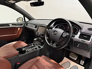 Used 2017 Volkswagen Touareg R-Line Plus White - Interior and Exterior details 13