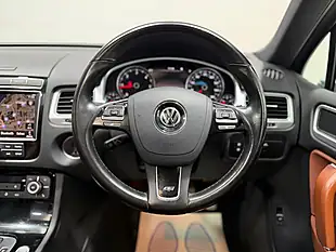 Used 2017 Volkswagen Touareg R-Line Plus White - Interior and Exterior details 18