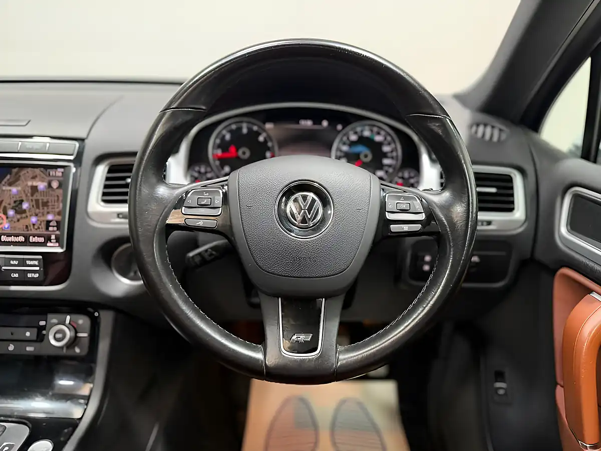 Used 2017 Volkswagen Touareg R-Line Plus White - Interior and Exterior details 18