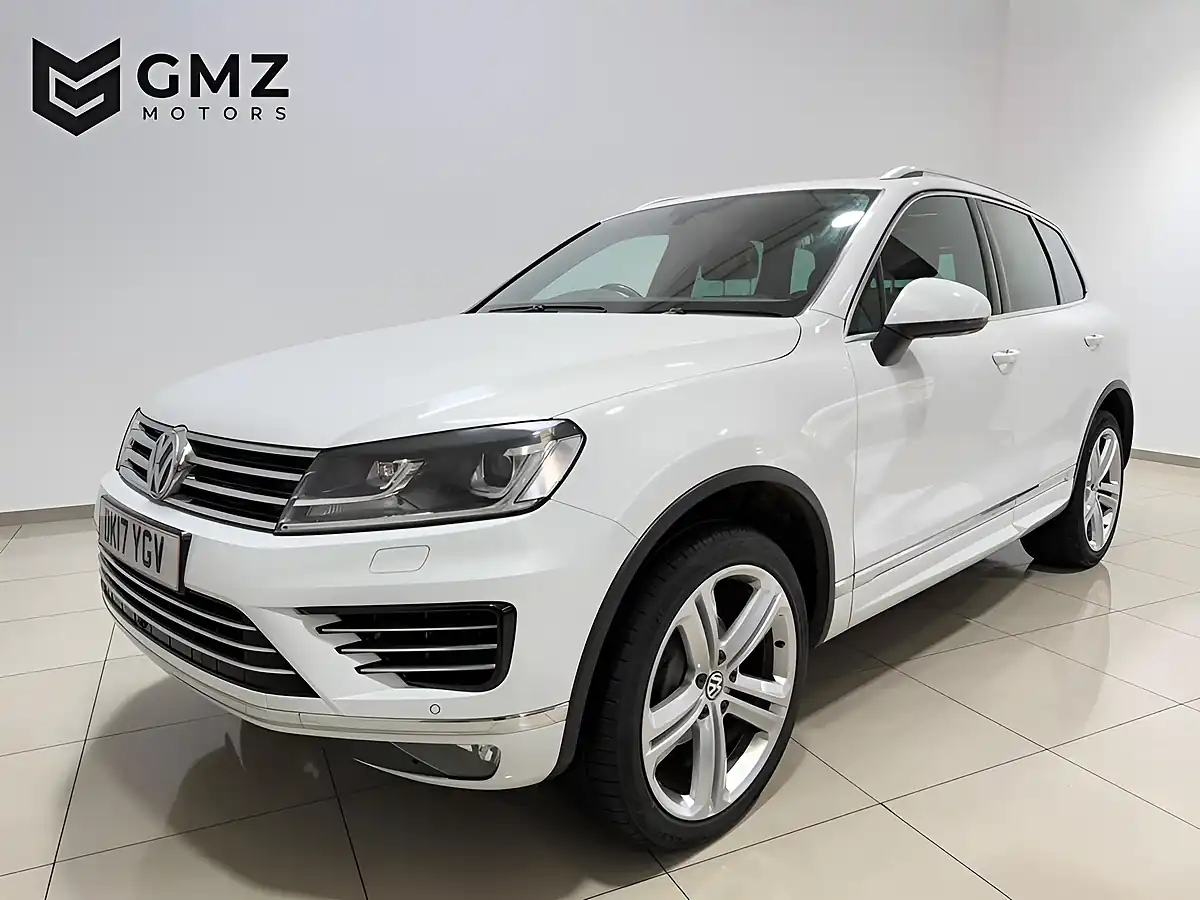 Used 2017 Volkswagen Touareg R-Line Plus White - Interior and Exterior details 3