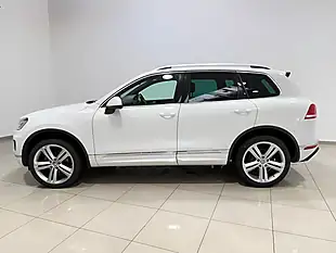 Used 2017 Volkswagen Touareg R-Line Plus White - Interior and Exterior details 6