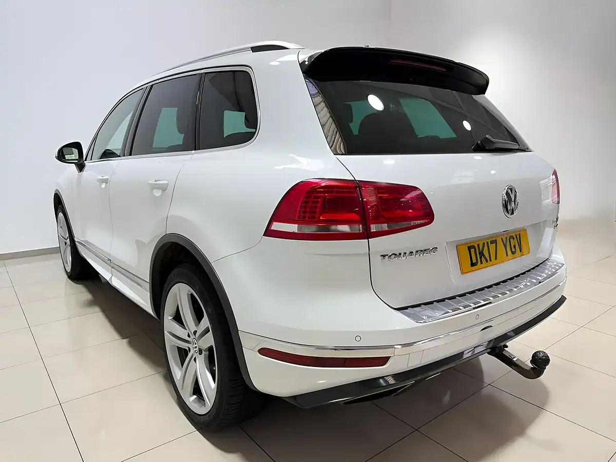 Used 2017 Volkswagen Touareg R-Line Plus White - Interior and Exterior details 8