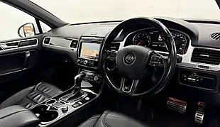 Used 2017 Volkswagen Touareg R-Line Plus White - Interior and Exterior details 11