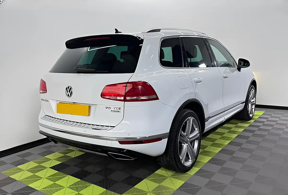 Used 2017 Volkswagen Touareg R-Line Plus White - Interior and Exterior details 2