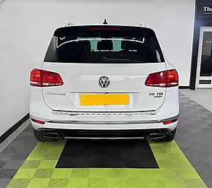 Used 2017 Volkswagen Touareg R-Line Plus White - Interior and Exterior details 5