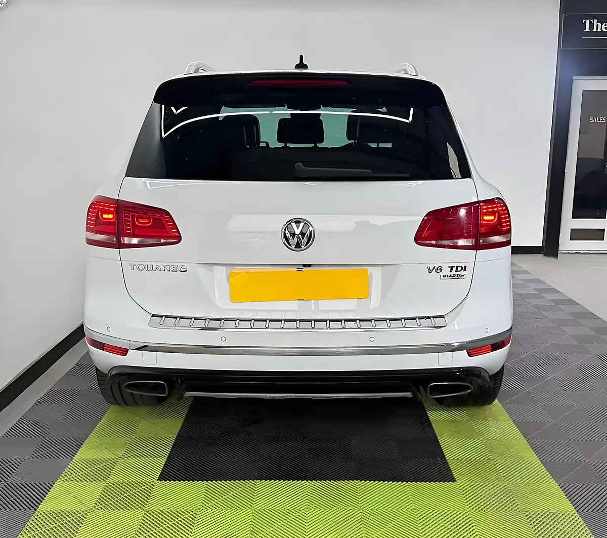 Used 2017 Volkswagen Touareg R-Line Plus White - Interior and Exterior details 5