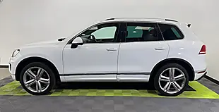 Used 2017 Volkswagen Touareg R-Line Plus White - Interior and Exterior details 7