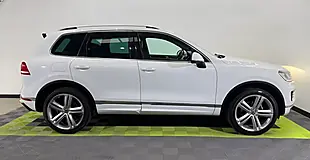 Used 2017 Volkswagen Touareg R-Line Plus White - Interior and Exterior details 8
