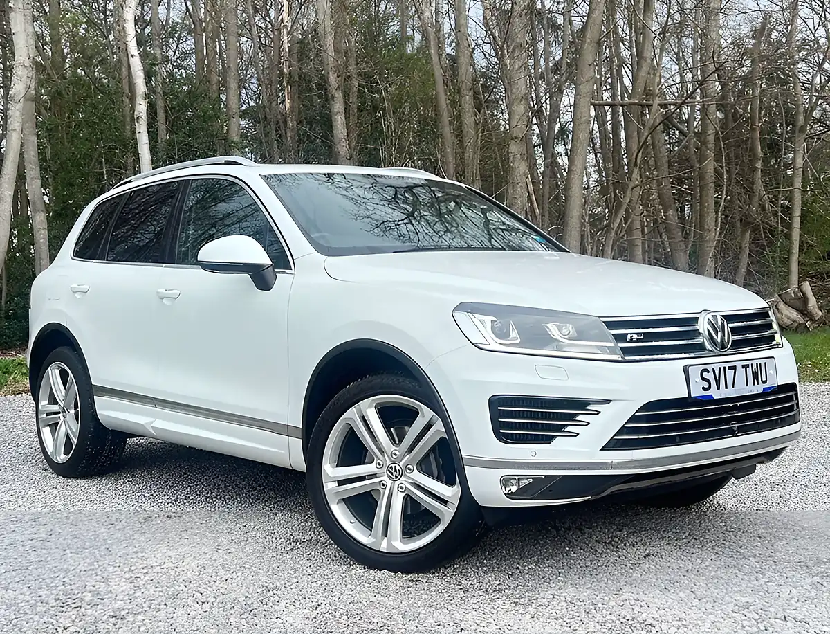 Used 2017 Volkswagen Touareg R-Line+ Pure White - Front View