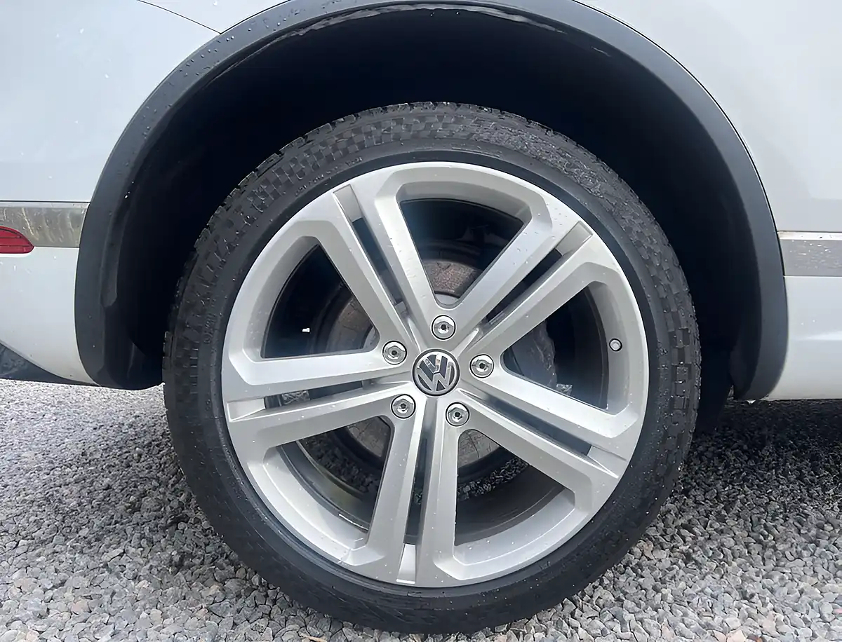Used 2017 Volkswagen Touareg R-Line+ Pure White - Interior and Exterior details 10