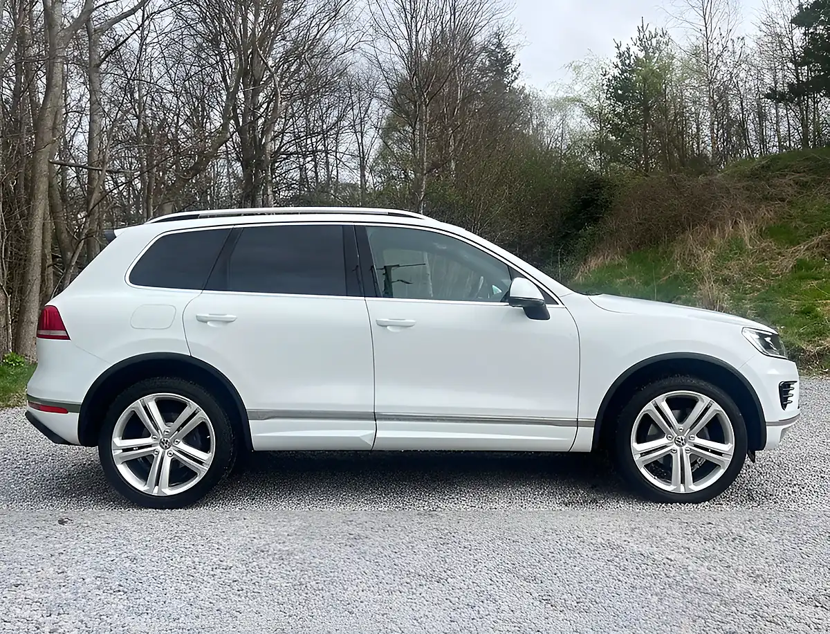 Used 2017 Volkswagen Touareg R-Line+ Pure White - Interior and Exterior details 2