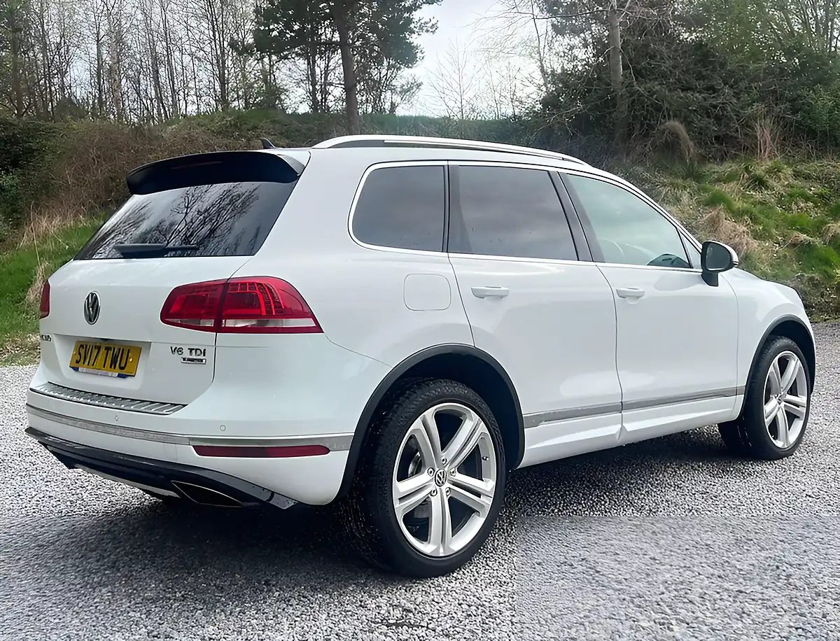 Used 2017 Volkswagen Touareg R-Line+ Pure White - Interior and Exterior details 3