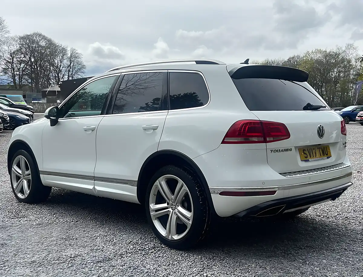 Used 2017 Volkswagen Touareg R-Line+ Pure White - Interior and Exterior details 5