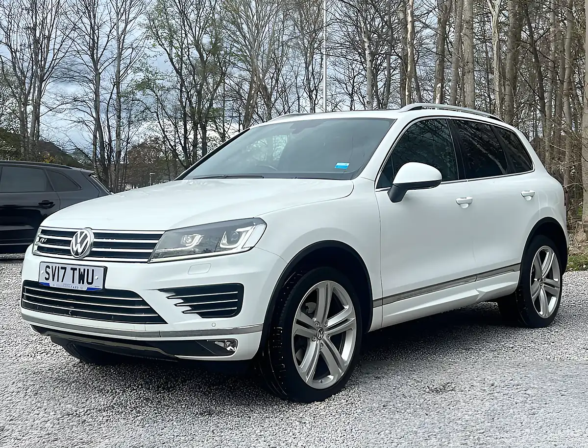 Used 2017 Volkswagen Touareg R-Line+ Pure White - Interior and Exterior details 7