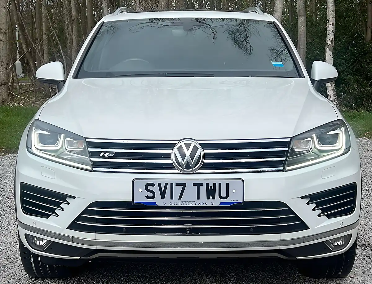 Used 2017 Volkswagen Touareg R-Line+ Pure White - Interior and Exterior details 8