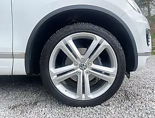Used 2017 Volkswagen Touareg R-Line+ Pure White - Interior and Exterior details 9
