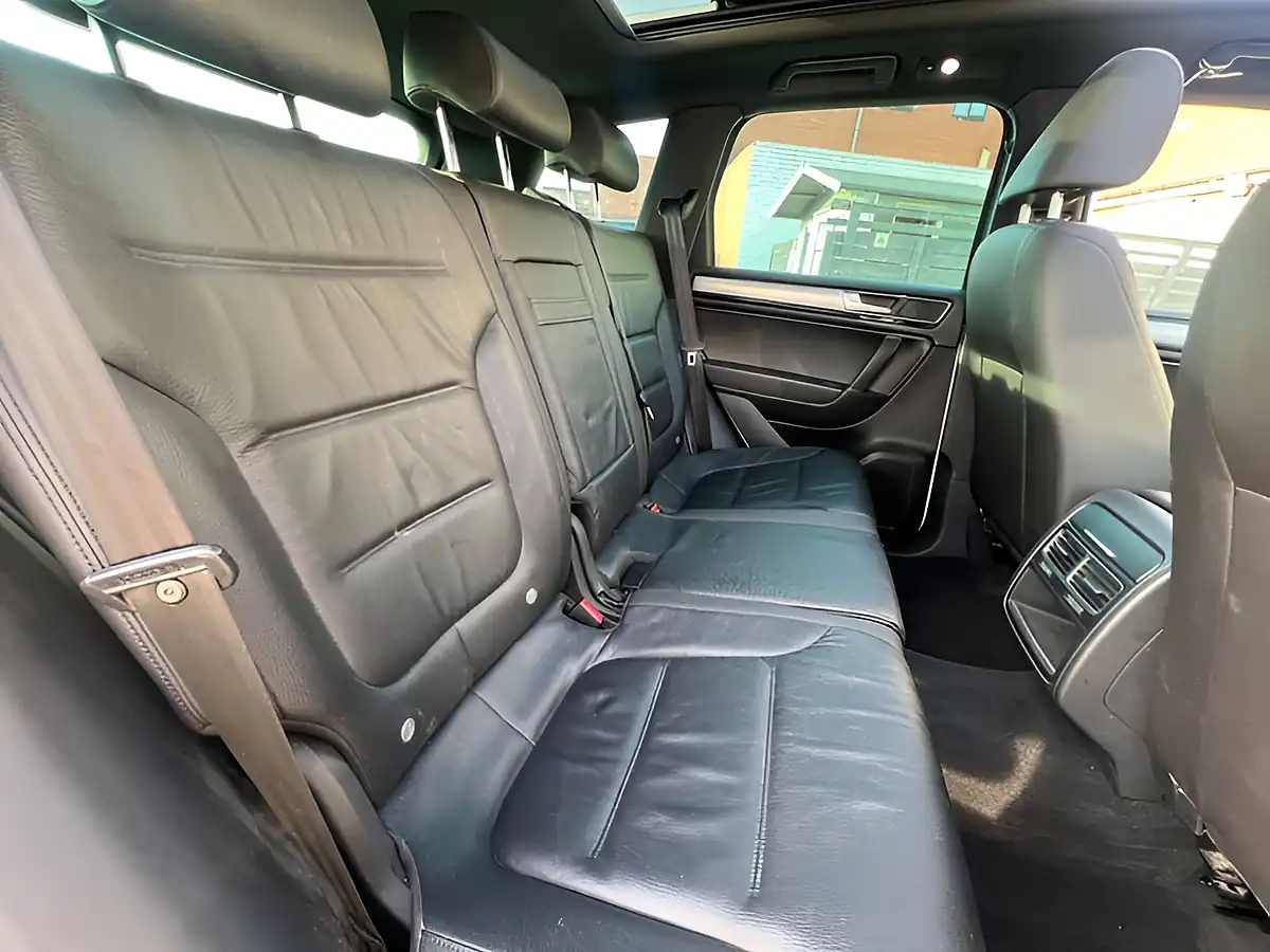 Used 2017 Volkswagen Touareg R-Line Pure White - Interior and Exterior details 13