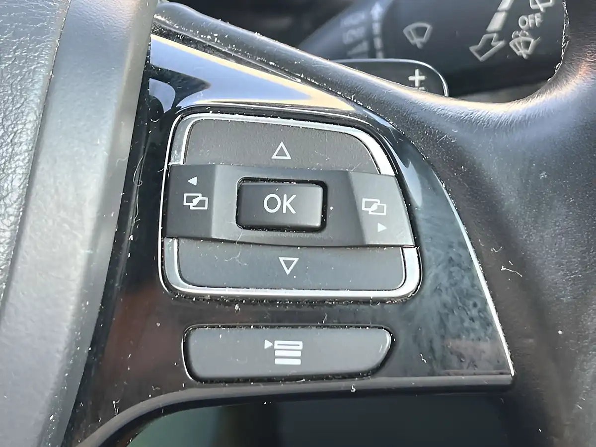Used 2017 Volkswagen Touareg R-Line Pure White - Interior and Exterior details 14