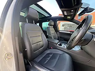 Used 2017 Volkswagen Touareg R-Line Pure White - Interior and Exterior details 7