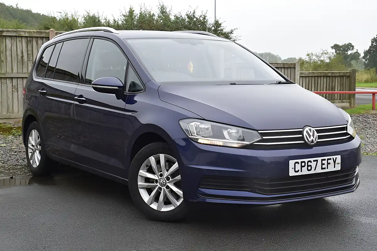 Used 2017 Volkswagen Touran Se Blue - Front View