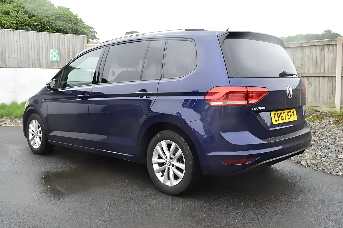 Used 2017 Volkswagen Touran Se Blue - Interior and Exterior details 11