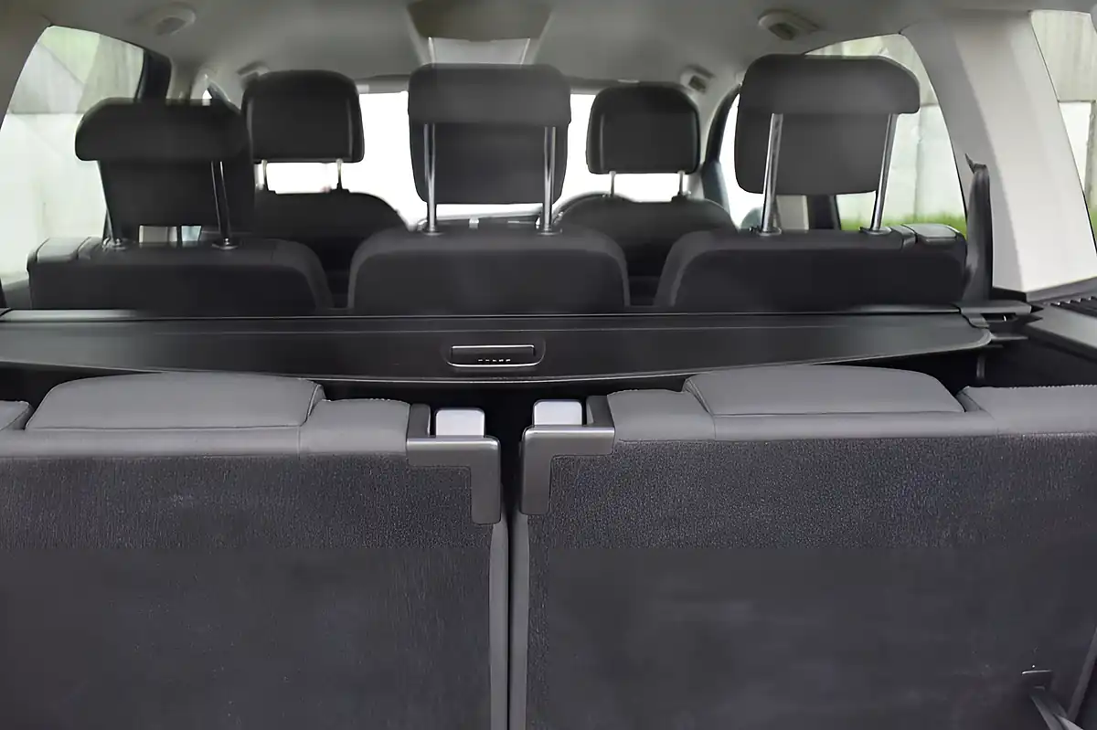 Used 2017 Volkswagen Touran Se Blue - Interior and Exterior details 12