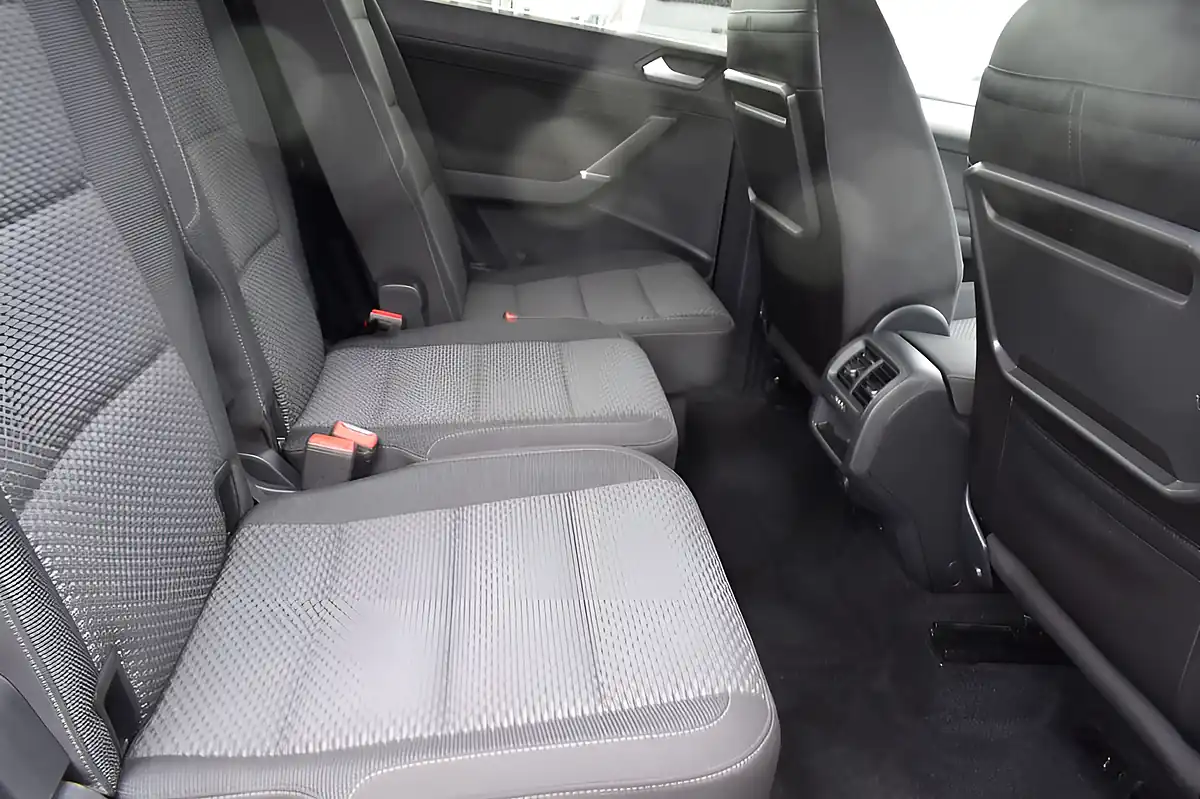 Used 2017 Volkswagen Touran Se Blue - Interior and Exterior details 14