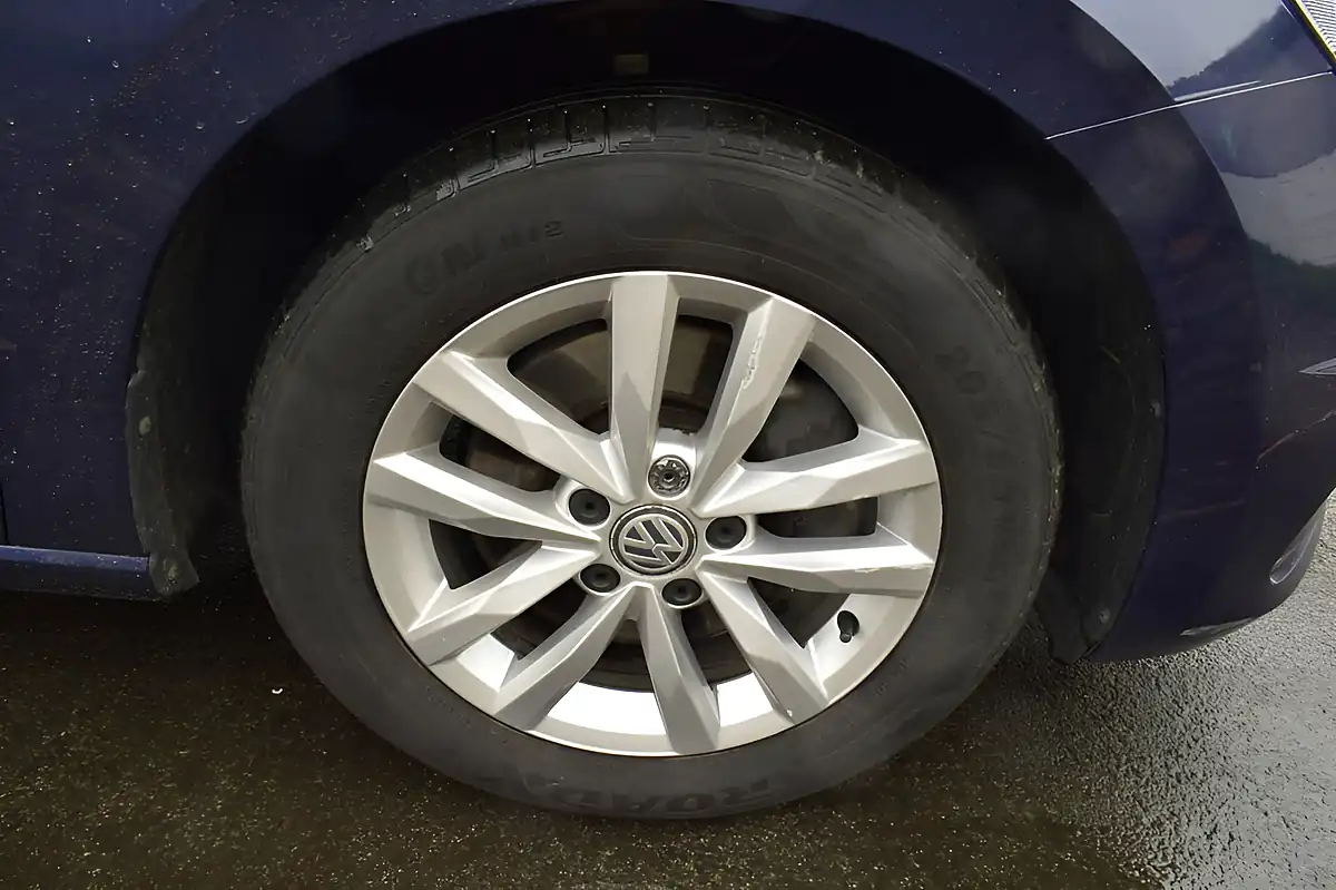 Used 2017 Volkswagen Touran Se Blue - Interior and Exterior details 16