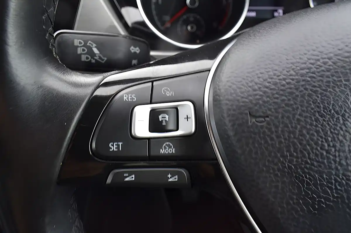 Used 2017 Volkswagen Touran Se Blue - Interior and Exterior details 19