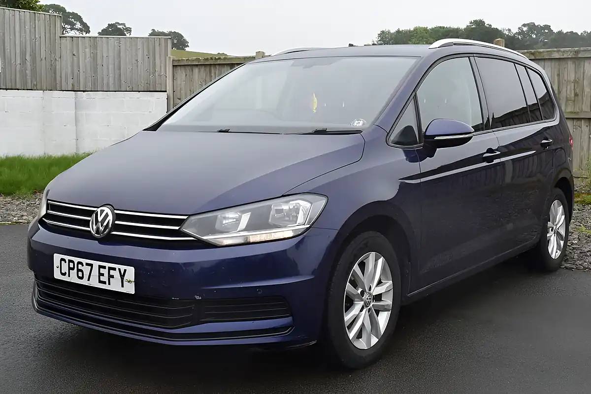 Used 2017 Volkswagen Touran Se Blue - Interior and Exterior details 3