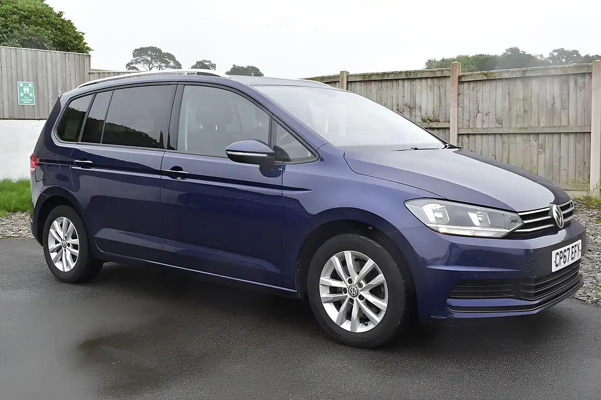 Used 2017 Volkswagen Touran Se Blue - Interior and Exterior details 4