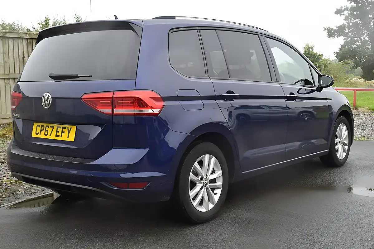 Used 2017 Volkswagen Touran Se Blue - Interior and Exterior details 6