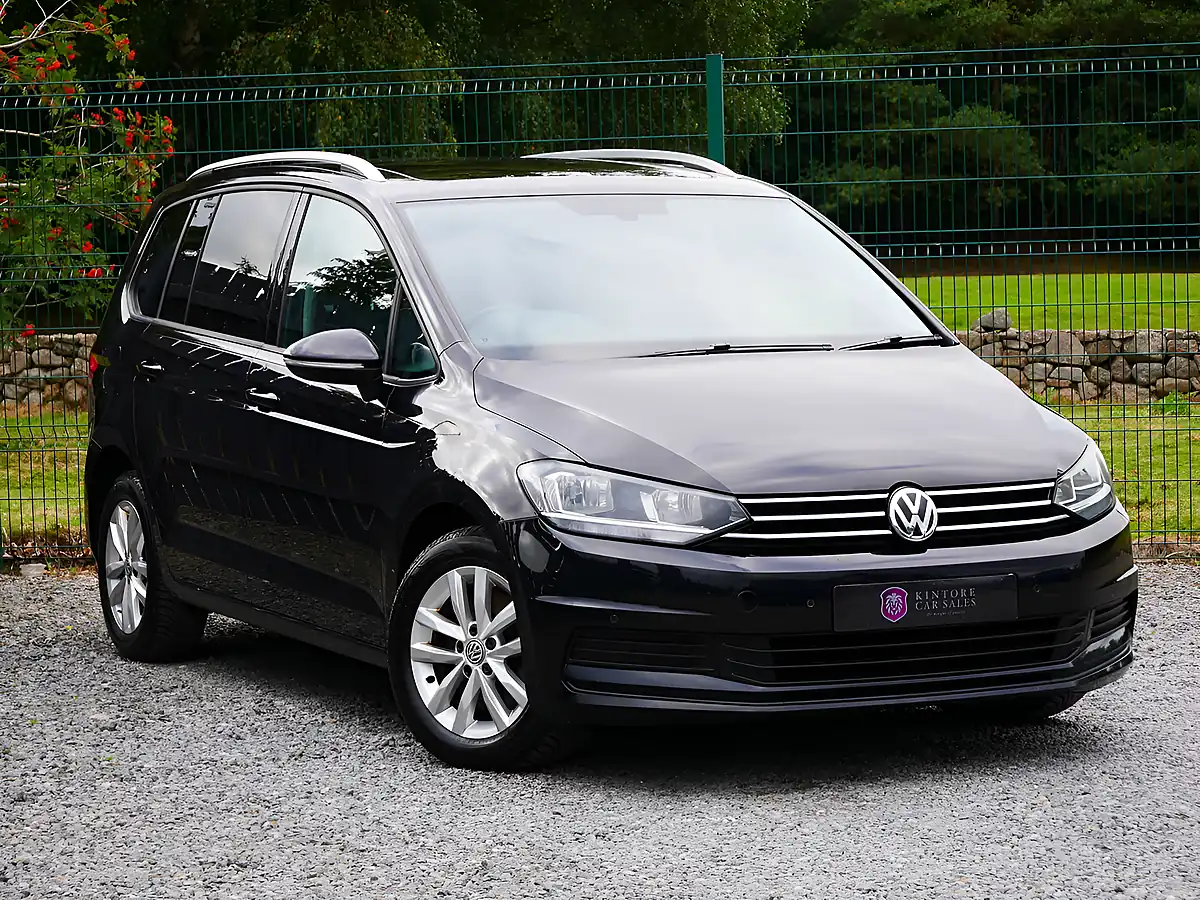 Used 2017 Volkswagen Touran Se Family Black - Front View
