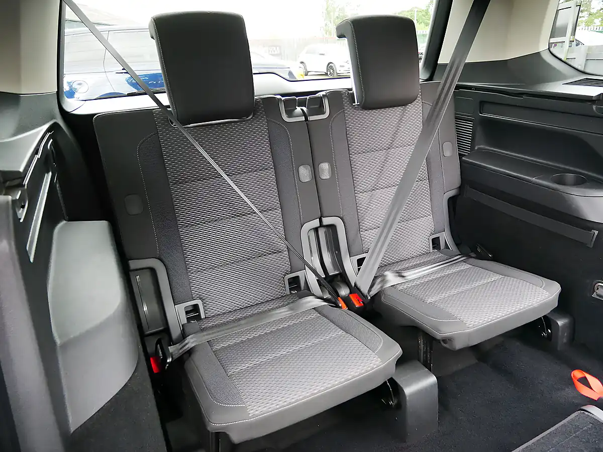 Used 2017 Volkswagen Touran Se Family Black - Interior and Exterior details 14