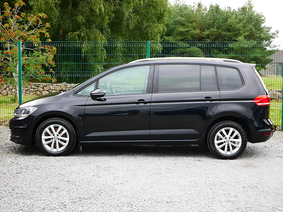 Used 2017 Volkswagen Touran Se Family Black - Interior and Exterior details 6