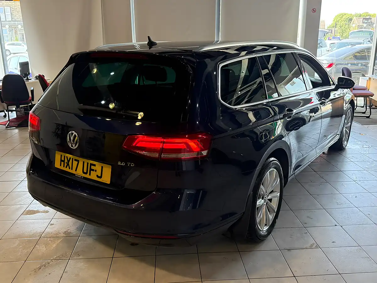 Used 2017 Volkswagen Touran Se Family Grey - Interior and Exterior details 10