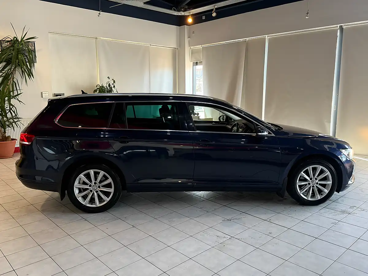 Used 2017 Volkswagen Touran Se Family Grey - Interior and Exterior details 11