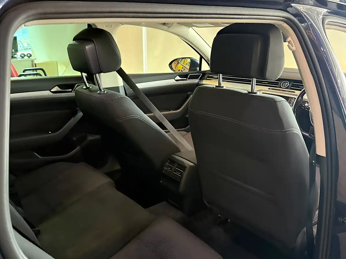Used 2017 Volkswagen Touran Se Family Grey - Interior and Exterior details 12