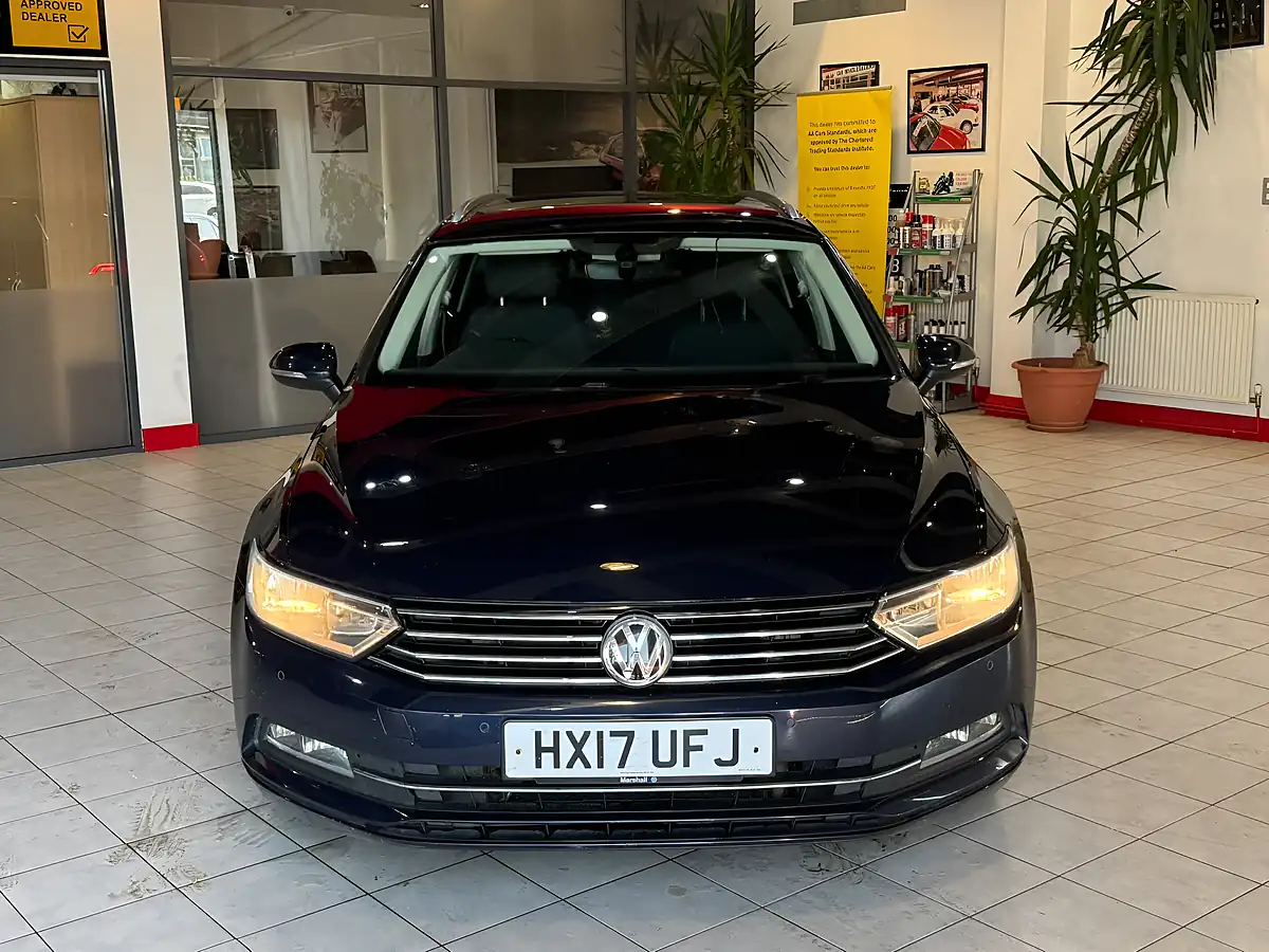 Used 2017 Volkswagen Touran Se Family Grey - Interior and Exterior details 4