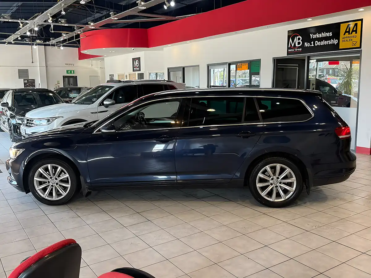 Used 2017 Volkswagen Touran Se Family Grey - Interior and Exterior details 6