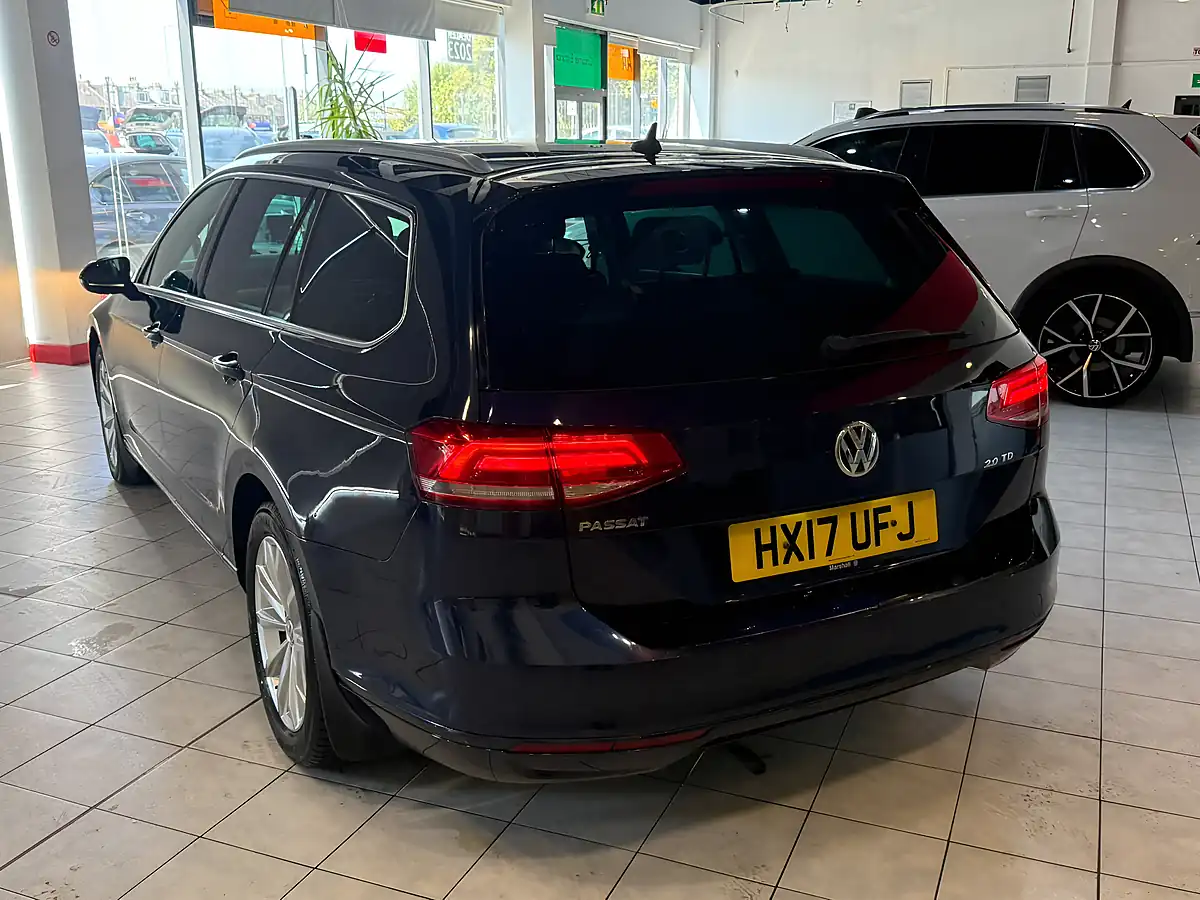 Used 2017 Volkswagen Touran Se Family Grey - Interior and Exterior details 7