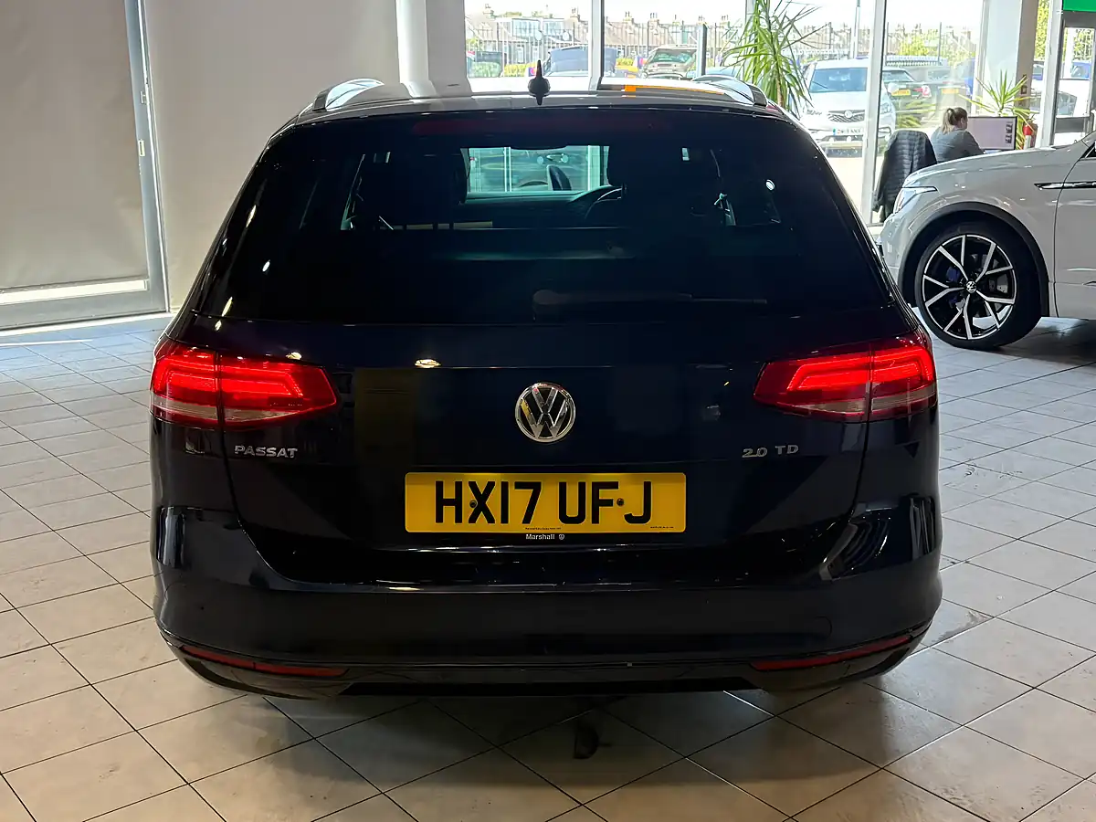 Used 2017 Volkswagen Touran Se Family Grey - Interior and Exterior details 9