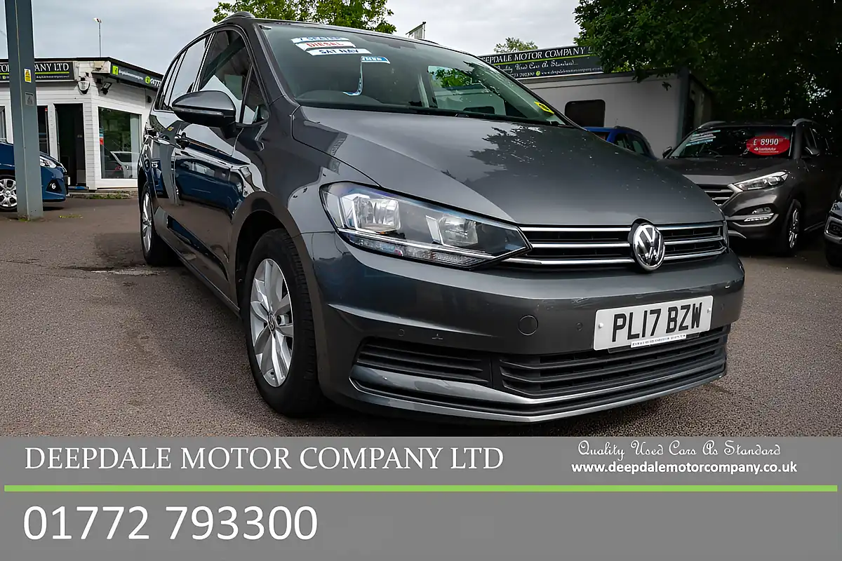 Used 2017 Volkswagen Touran Se Family Urano Grey - Front View
