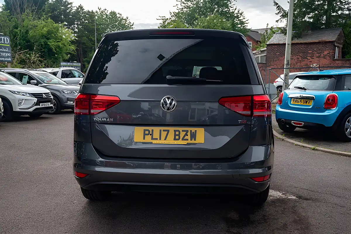 Used 2017 Volkswagen Touran Se Family Urano Grey - Interior and Exterior details 6