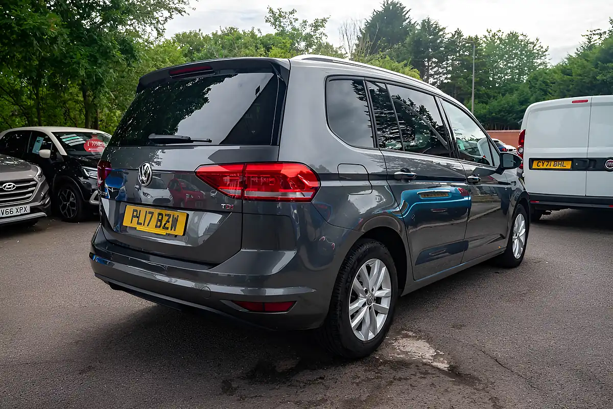 Used 2017 Volkswagen Touran Se Family Urano Grey - Interior and Exterior details 7