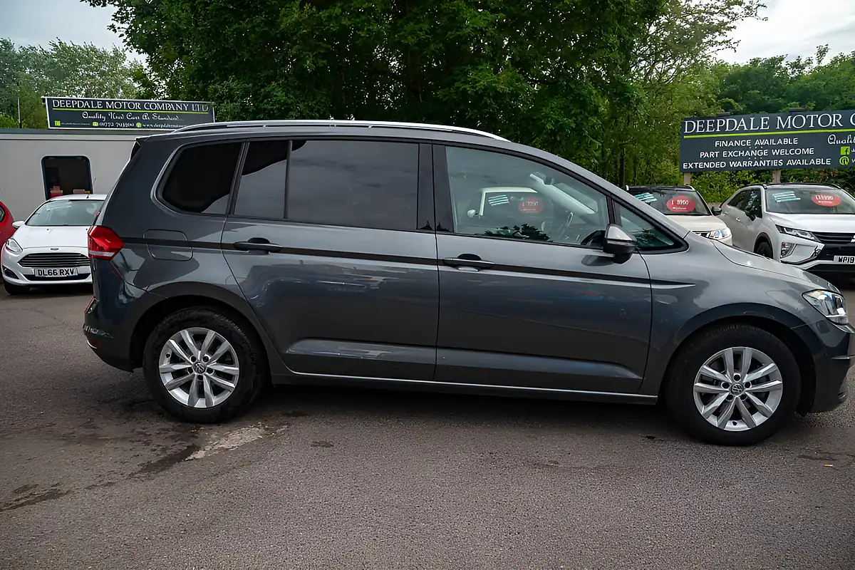 Used 2017 Volkswagen Touran Se Family Urano Grey - Interior and Exterior details 8
